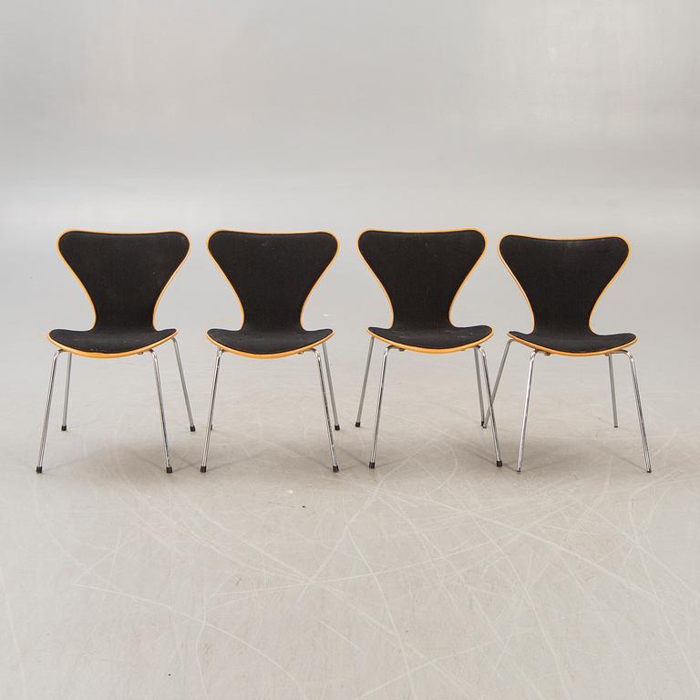 Arne Jacobsen, a set of four Sjuan chairs for Fritz Hansen 1981.
