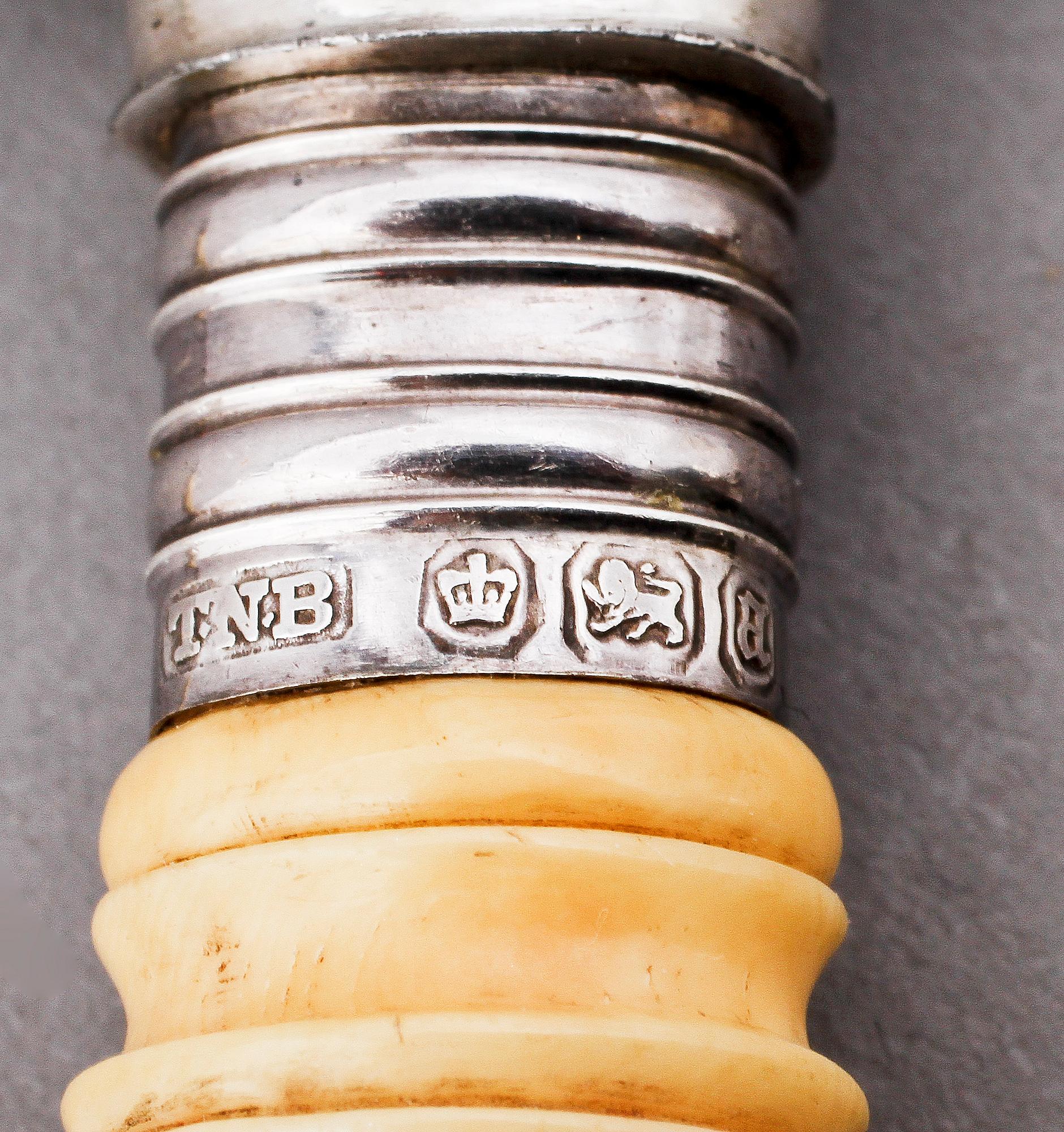 FISKBESTICK, 12 st, silver samt nysilver, Sheffield, England, 1900-tal.