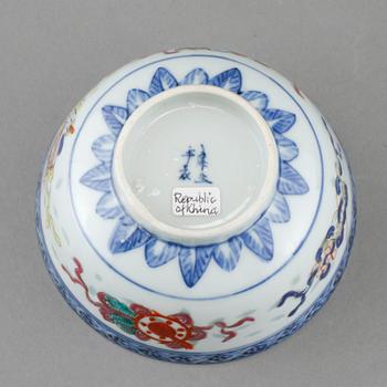 BOWLS, a pair, porcelain, China, 20:th century.