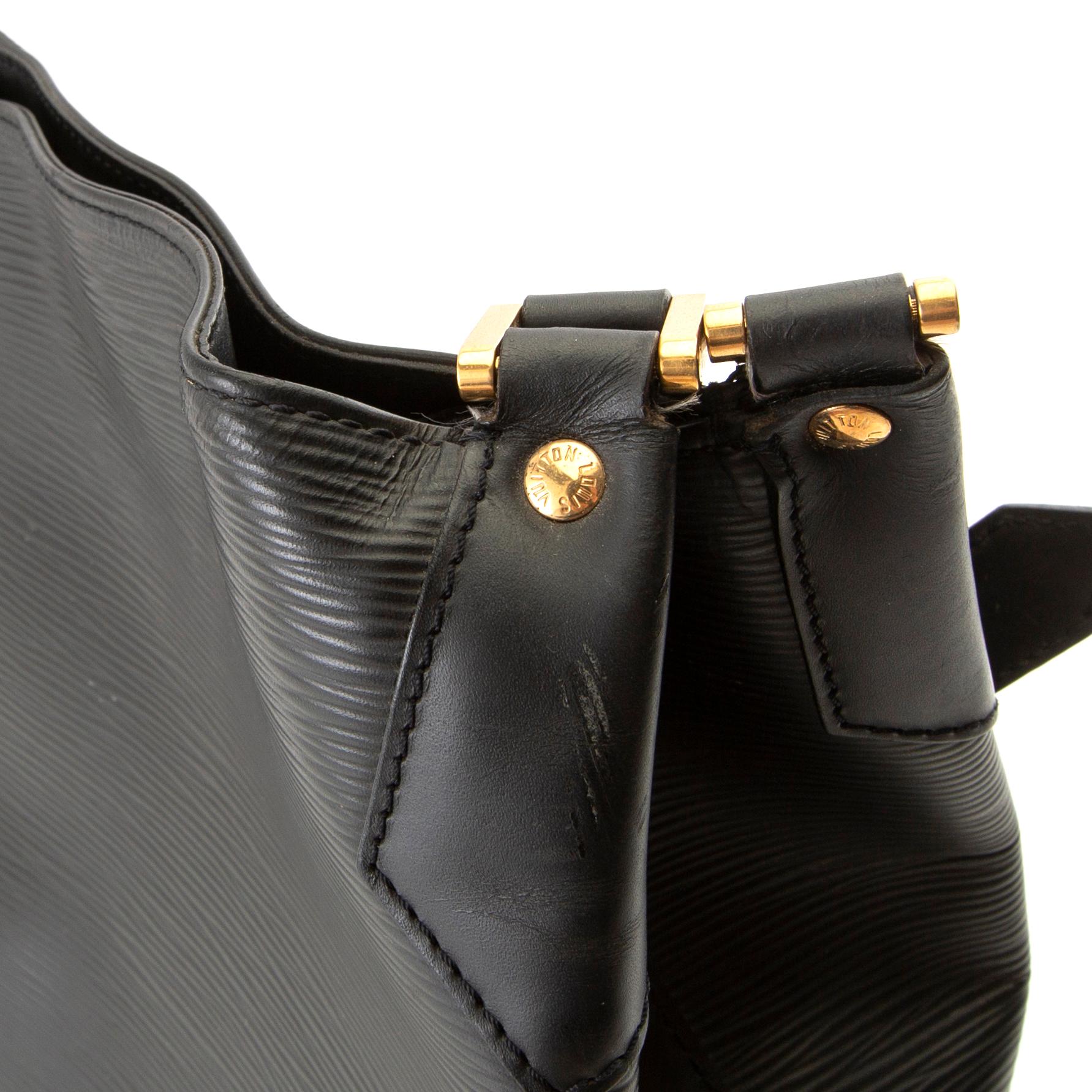 Louis Vuitton,.