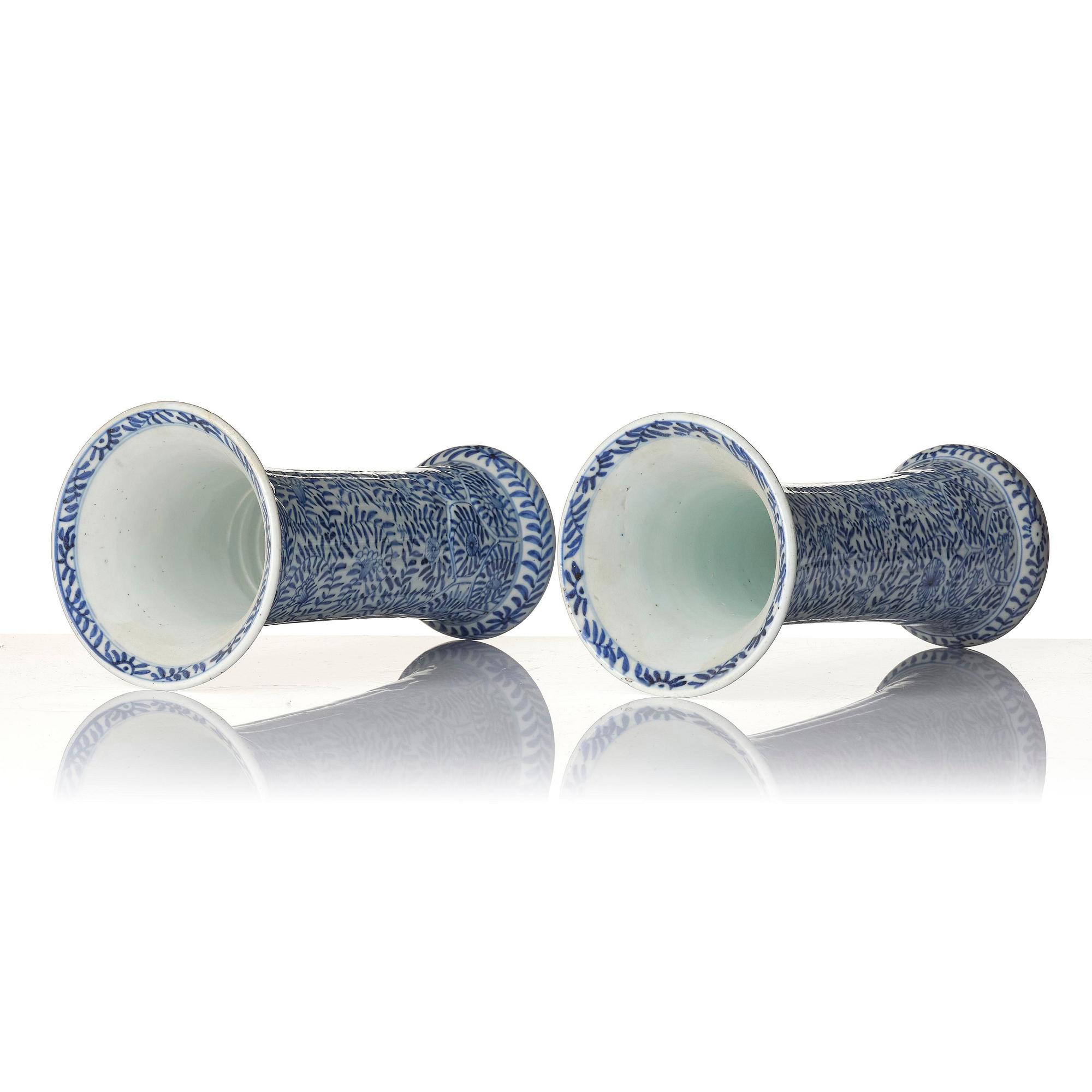 A pair of blue and white 'floral' vases, Qing dynasty, Kangxi (1662-1722).