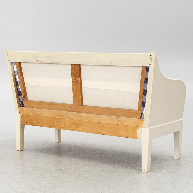 Soffa, gustaviansk stil, 1900-talets första hälft.