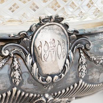 A silver centrepiece bowl with German and Russian hallmarks, from around the turn of the 20th century.