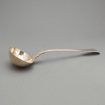 SOPPSLEV, silver, London, otydligt årtal, troligen 1860. Vikt ca 303 gram.