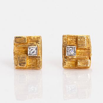 Björn Weckström, a pair of 18K gold earrings 'Thai' with diamonds approx. 0.04 ct in total for Lapponia.