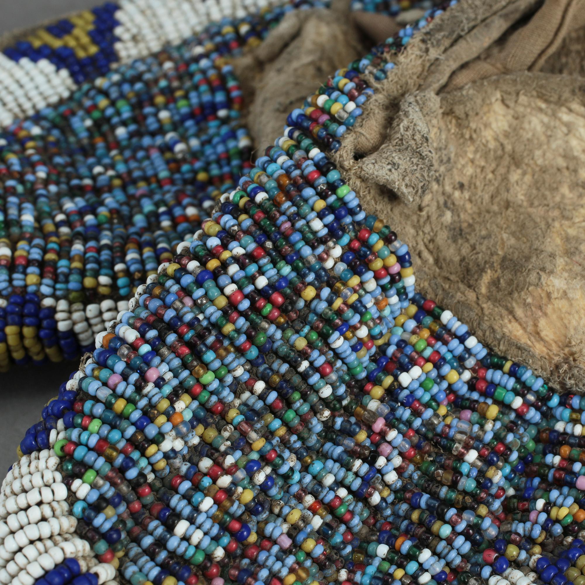 MOCKASINER, ett par. Nordamerika, 1900-talets början.