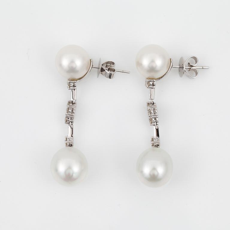 EARRINGS, with brilliant-cut diamonds, 1.20 cts, and 4 cultured pearls.