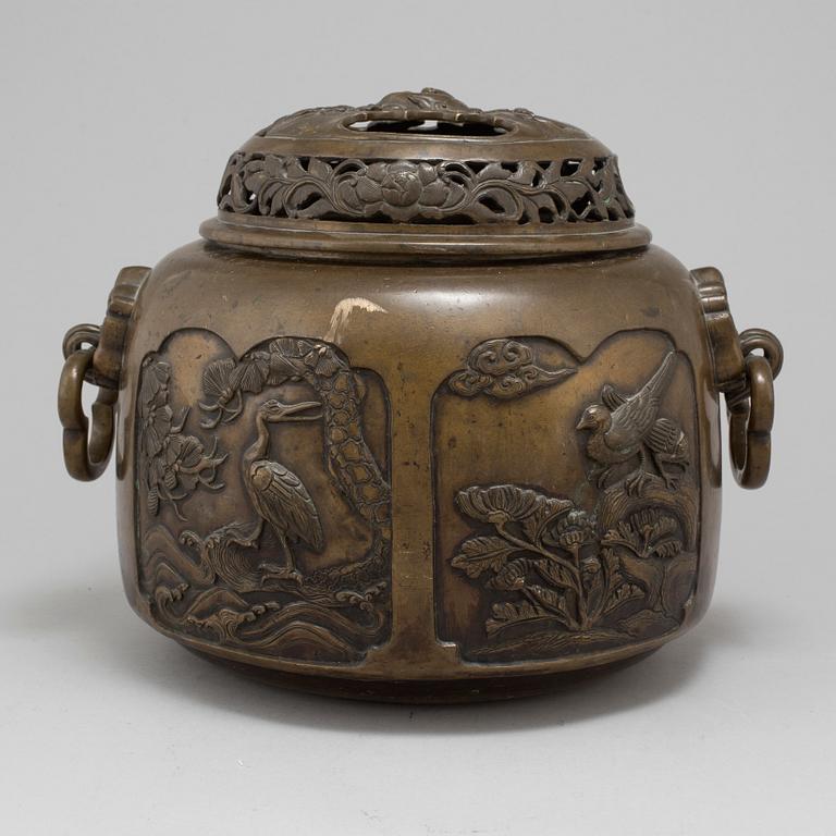 A large bronze censer with cover, Japan, Meiji (1868-1912).