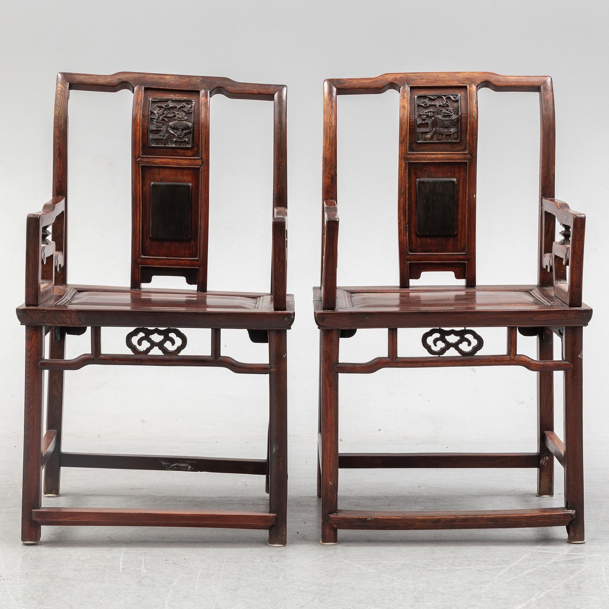 KARMSTOLAR, ett par, hardwood. Kina, tidigt 1900-tal.