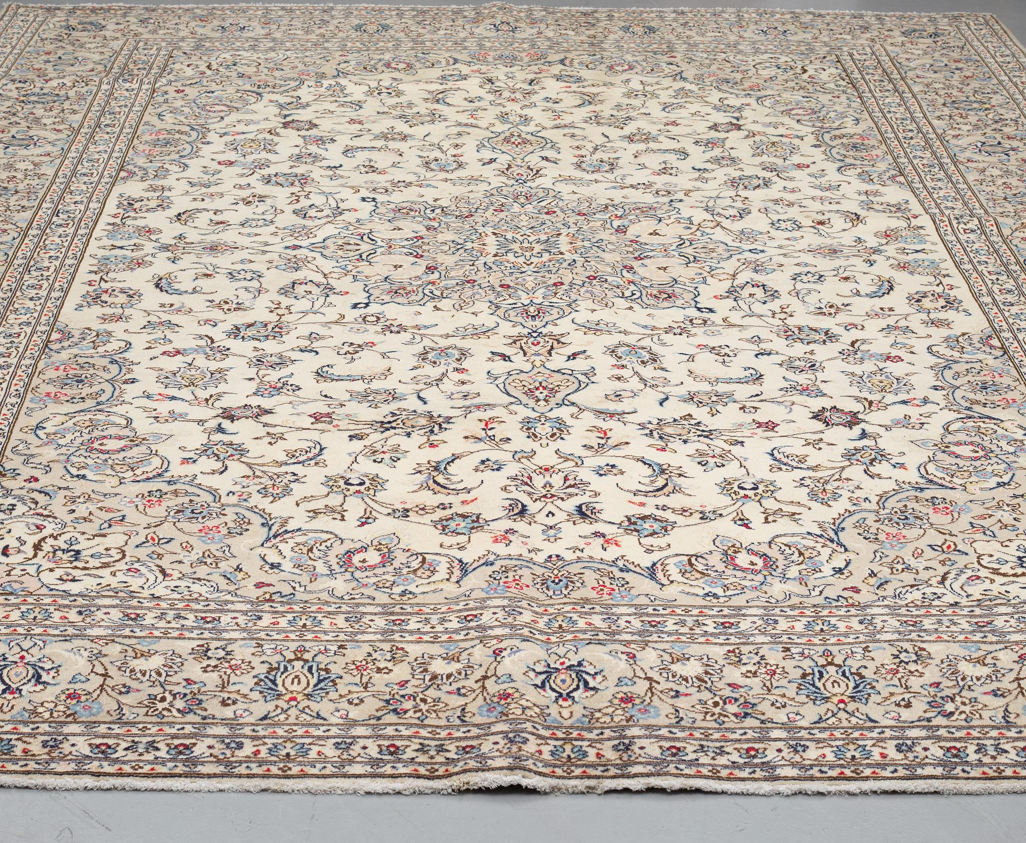 A CARPET, Kashan 402 x 298 cm.