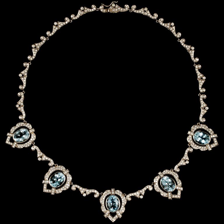 An aquamarine, tot. app. 20 cts and diamond necklace, tot. app. 5 cts.