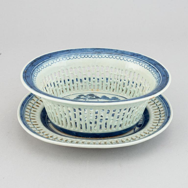 A blue and white chesnut basket, Qing dynasty, late 19th Century.