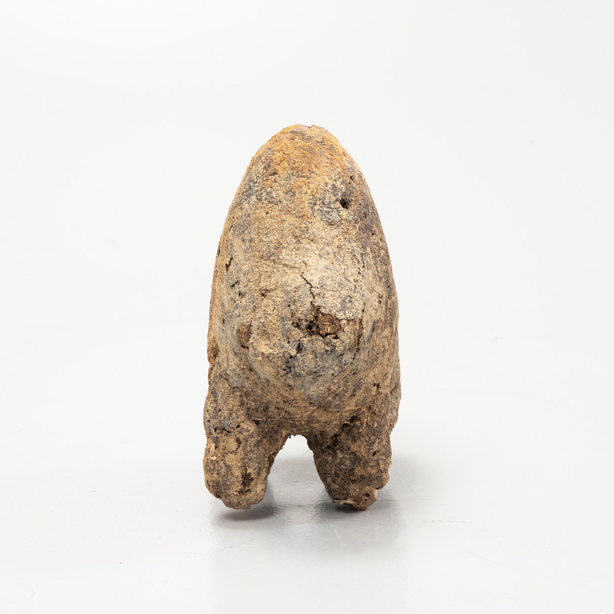 Twelve sculptures, reportedly from Makonde, Tanzania, Luba, Congo, and moore, from the second half of the 20:th century.
