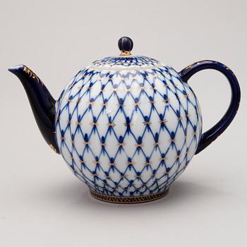 A 7-piece 'Cobalt Net' tea set in porcelain from Lomonosov, USSR.