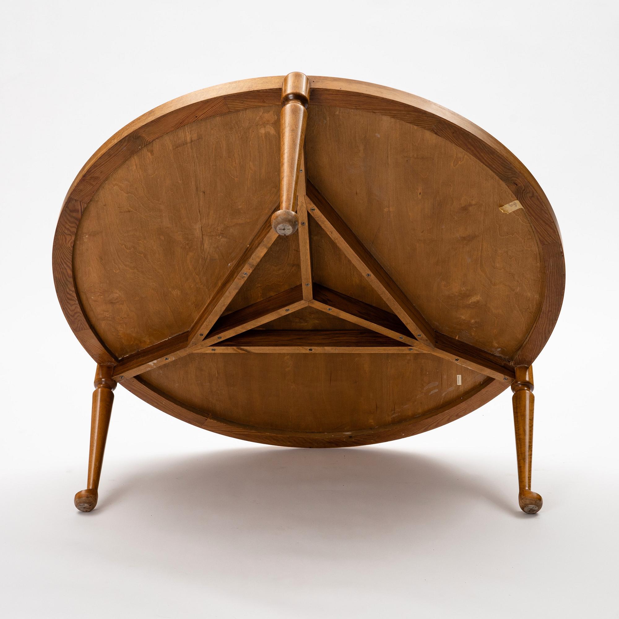 Josef Frank, a model '2139' walnut and burled wood sofa table, Svenskt Tenn, Sweden, before 1985.