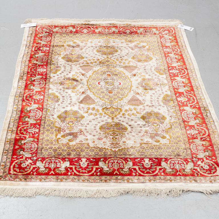 Matta, silke Hereke, ca 164 x 106 cm.