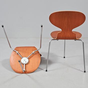 STOLAR, ett par, "Myran", Arne Jacobsen för Fritz Hansen, Danmark, 1900-talets mitt.