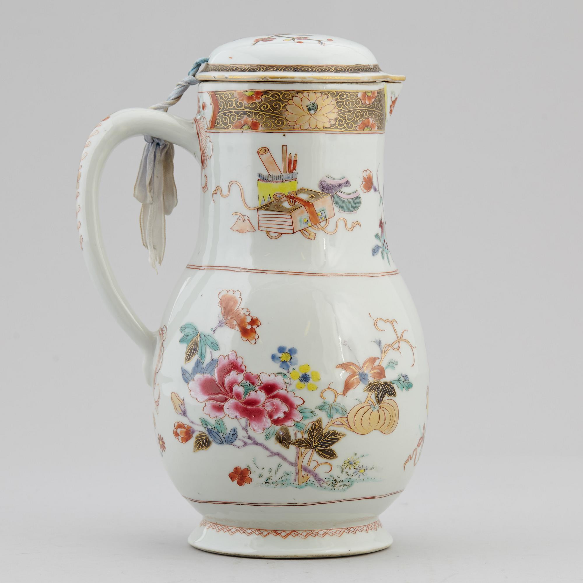 A large famille rose jug with cover, Qing dynasty, 18th century.