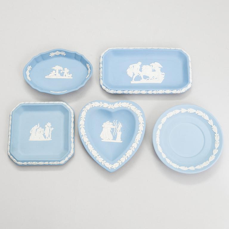 WEDGWOOD, Jasperware, 30 delar, England 1900-talets andra hälft.