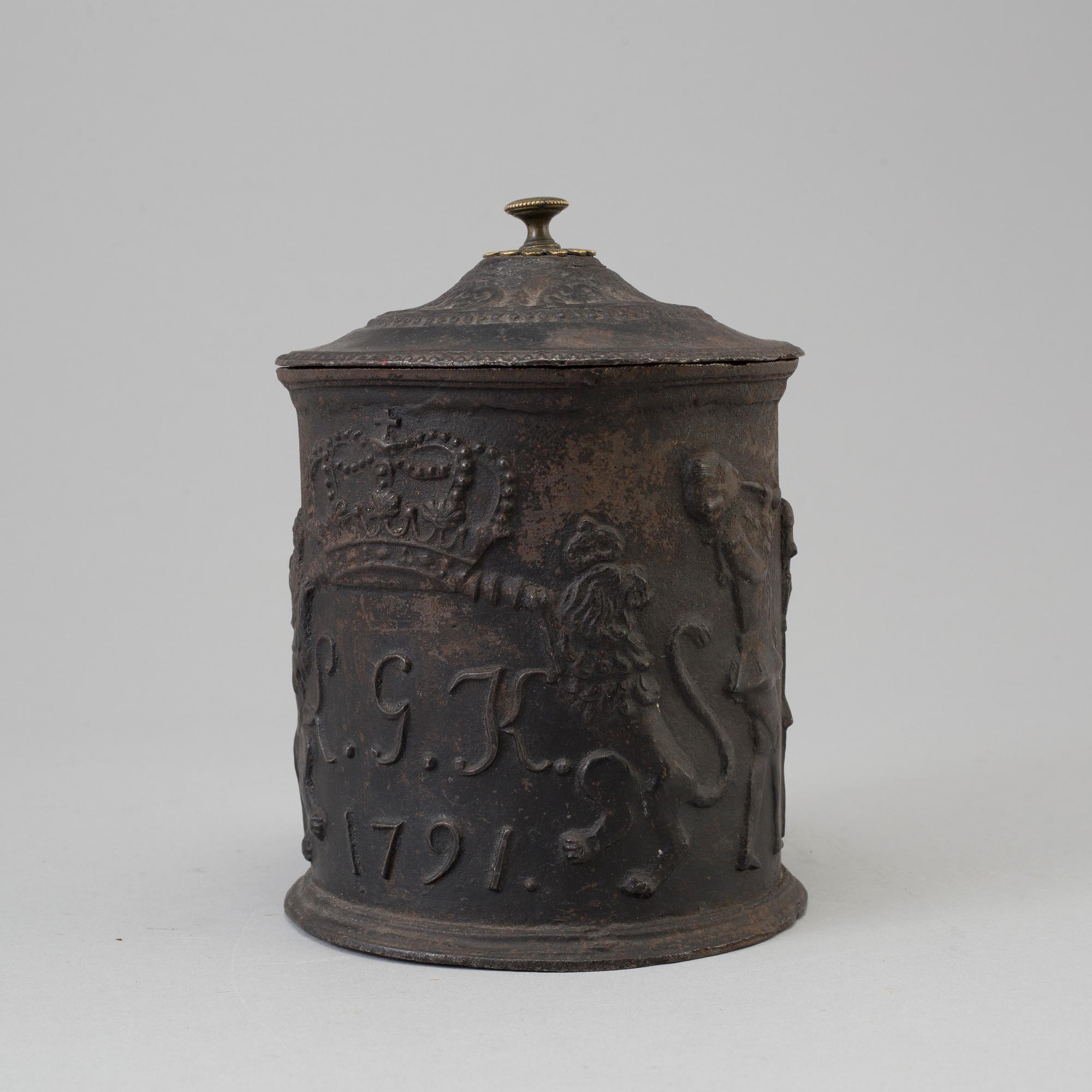 TOBAKSBURK, gjutjärn, Hellefors bruk, daterad 1791.