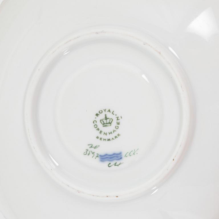Royal Copenhagen, Kaffekoppar med fat, 4 st, porslin, "Flora Danica", Royal Copenhagen, Danmark, 1957.