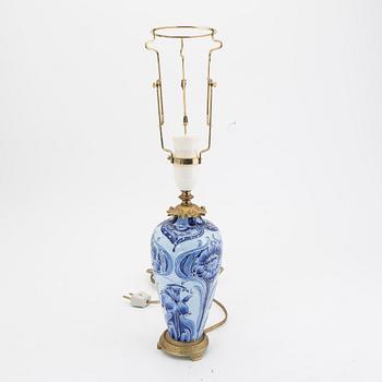 A  William Moorcroft Macintyre porcelain table lamp around 1900.