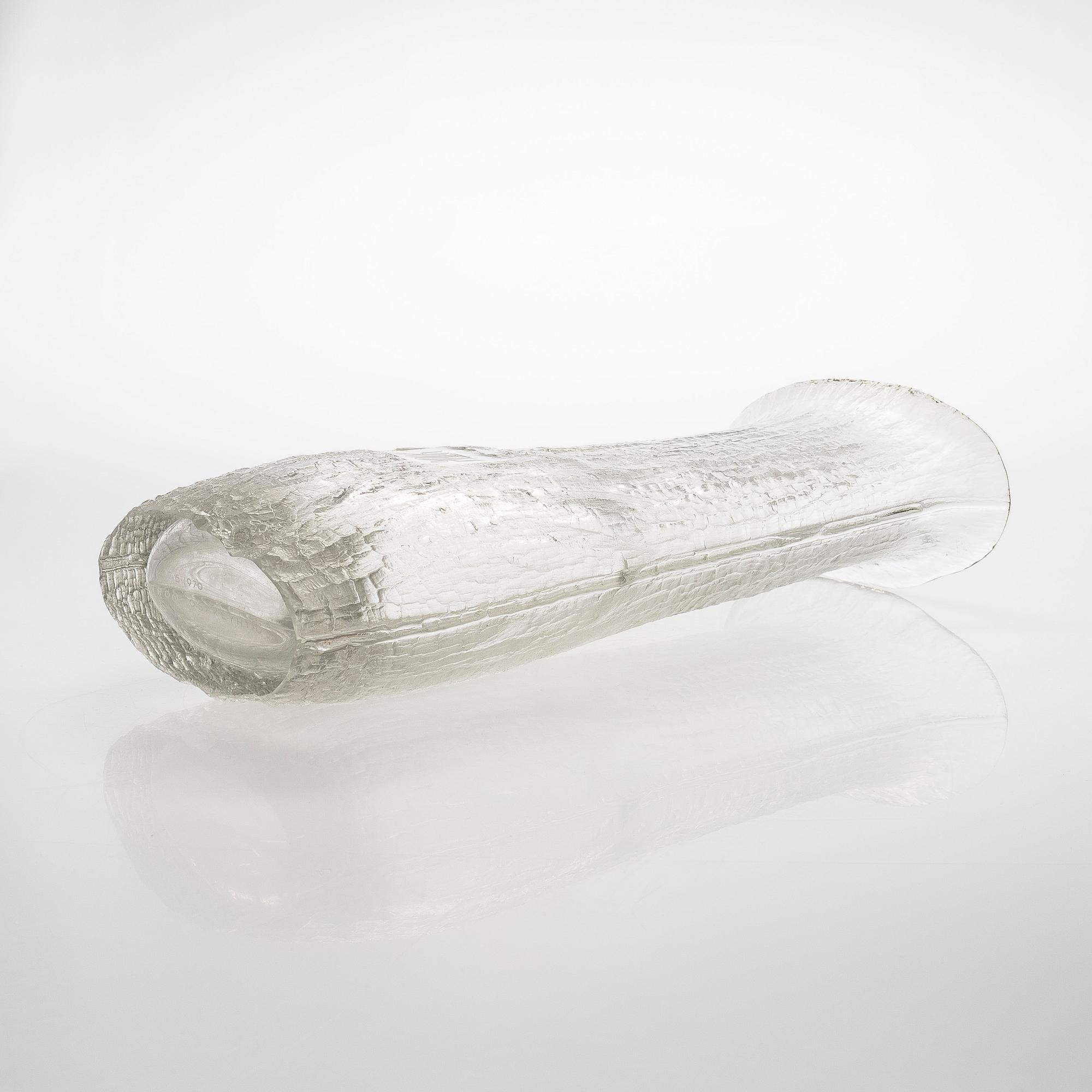 Timo Sarpaneva, A glass vase from "Finlandia"- series, signed Timo Sarpaneva.