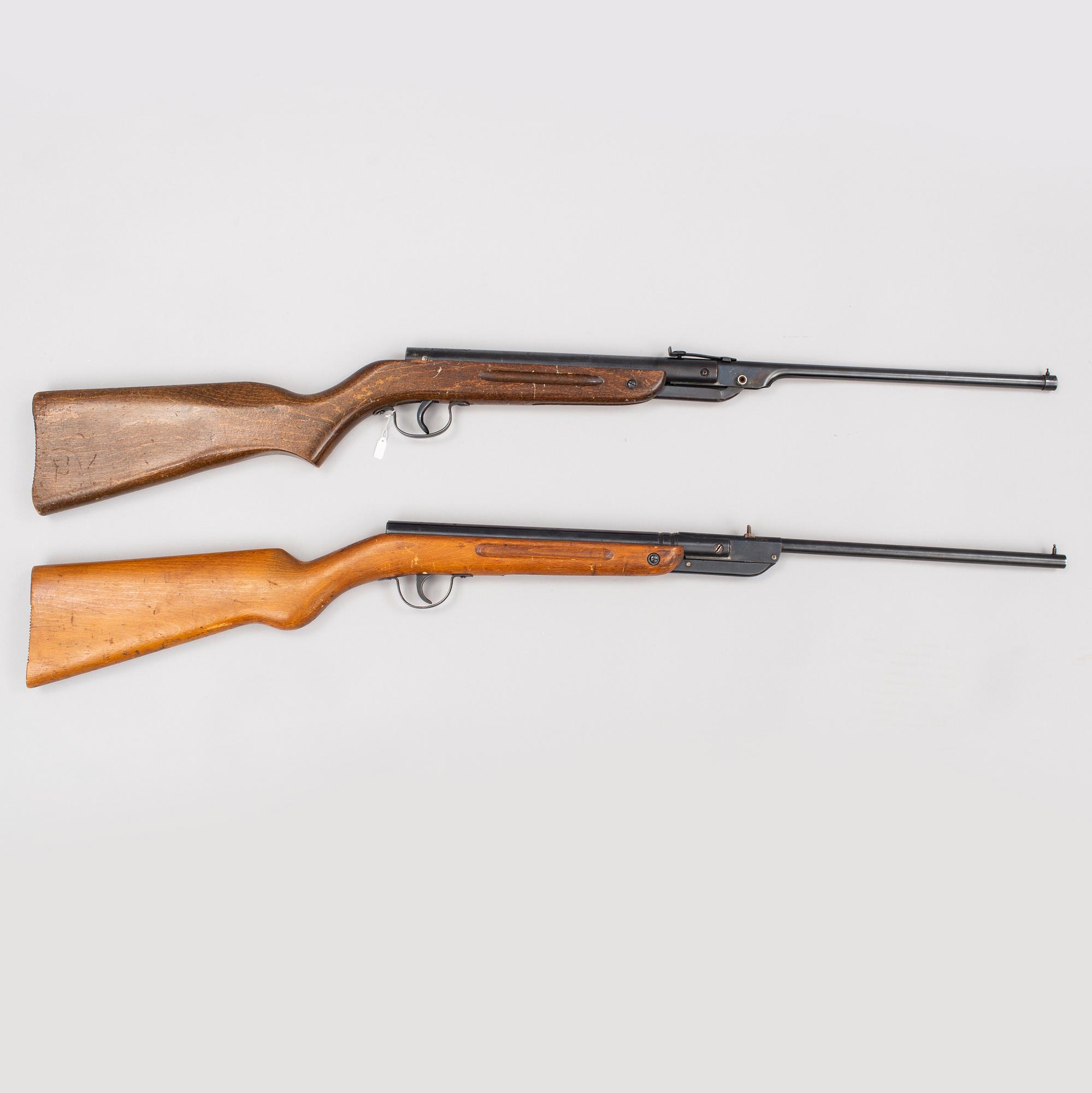 A Diana mod. 22 and a Tell mod 33 airguns.