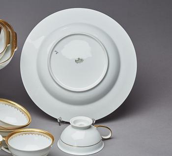 MATSERVIS, 81 delar, porslin, Rosenthal, vissa delar märkta "Helena" resp "Winnifred".