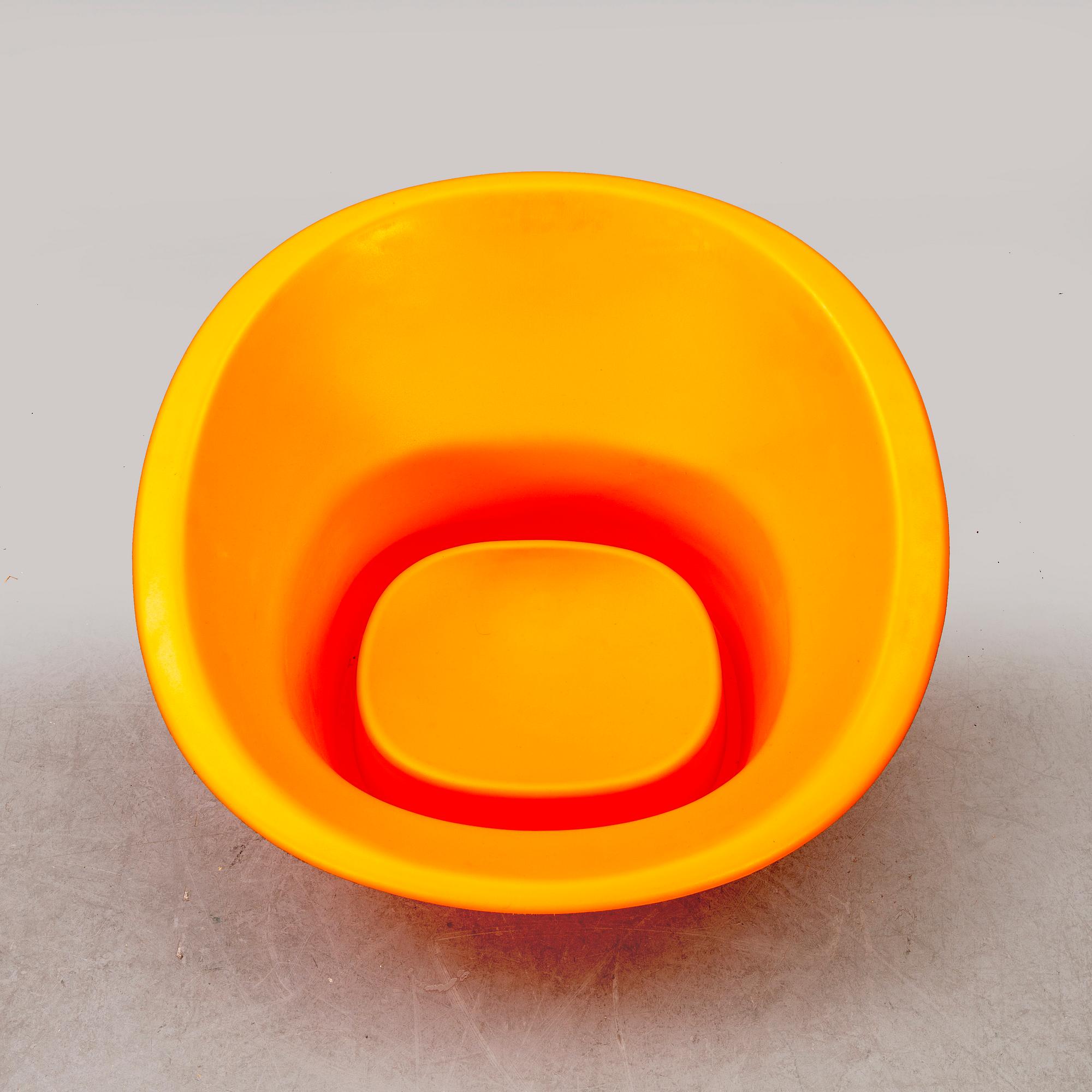 Svante Schöblom, a pair of 1970s plastic easy chairs from Overman Ab Tranås.