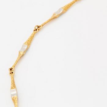 A Lapponia necklace in 18K gold and platinum.