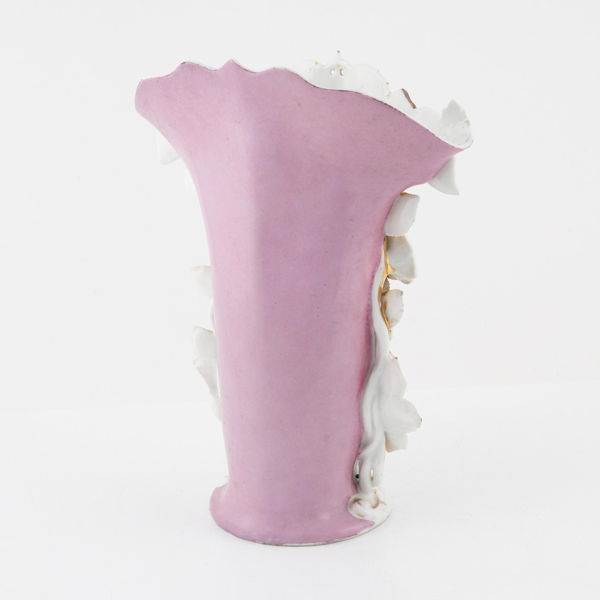 A porcelain vase, possibly Germany, around 1900.