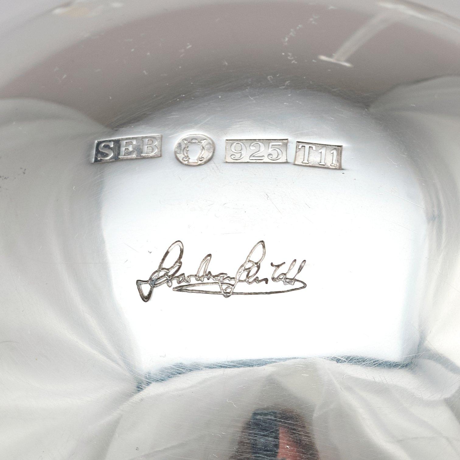 Sebastian Schildt, skål med emaljerad insida, sterlingsilver, Stockholm, 2017.
