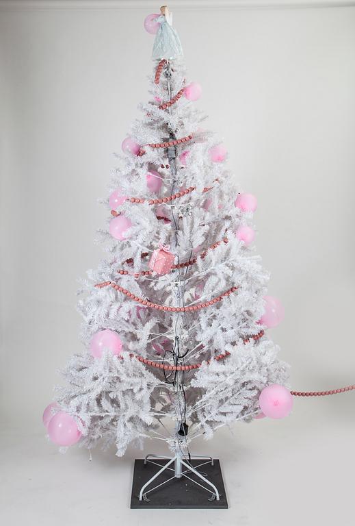 TUGGUMMIAUTOMAT SAMT JULGRAN, NK 2015, JoAnn Tan Studio.