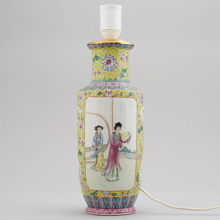 Two Chinese vases, 20th Century.