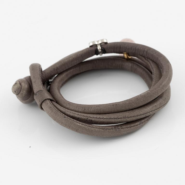 Ole Lyynggard, Charlotte Lynggaard, armband, lädderrem med berlocker, "sweet drops",.
