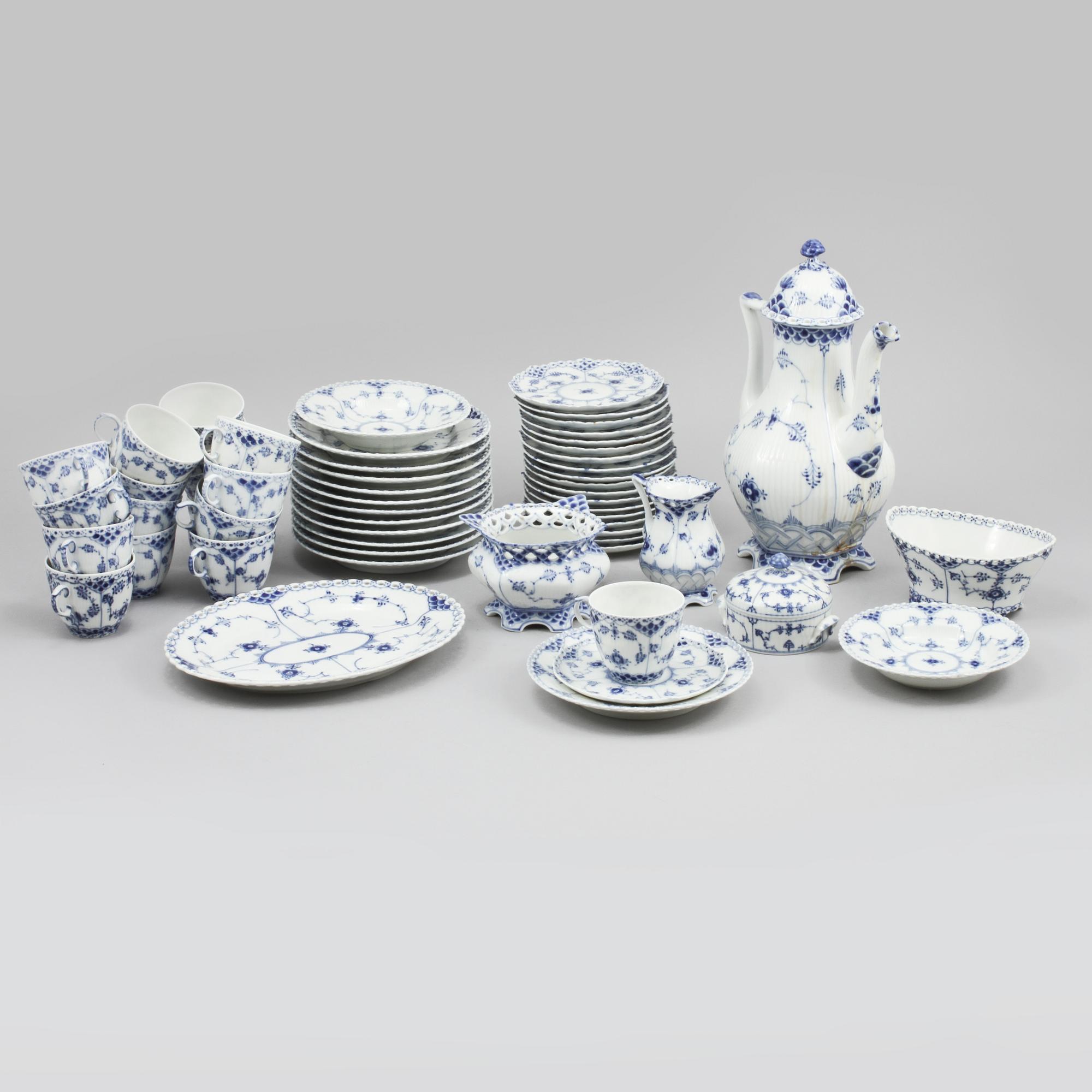 SERVISDELAR, 39 st, "Musselmalet", Royal Copenhagen.