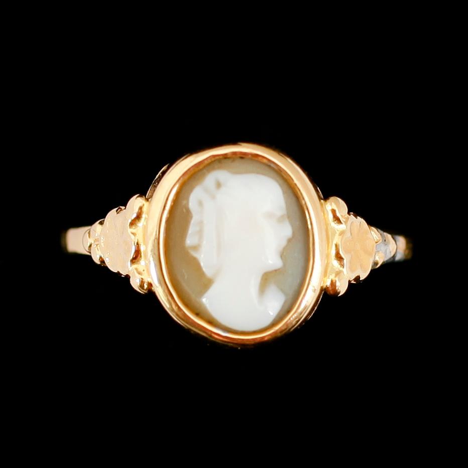RINGAR, 3 st, 18 k guld. Total vikt ca 7 gram.