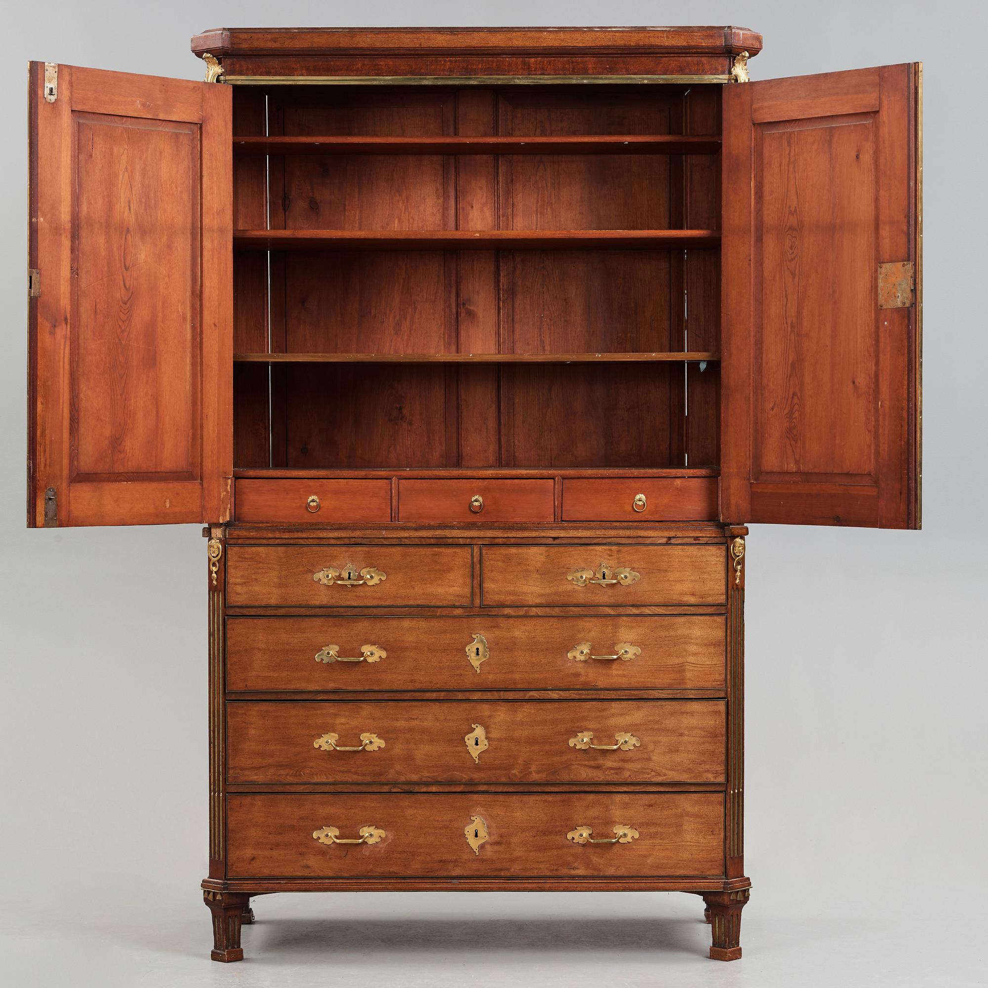 A Gustavian 1780's cupboard.