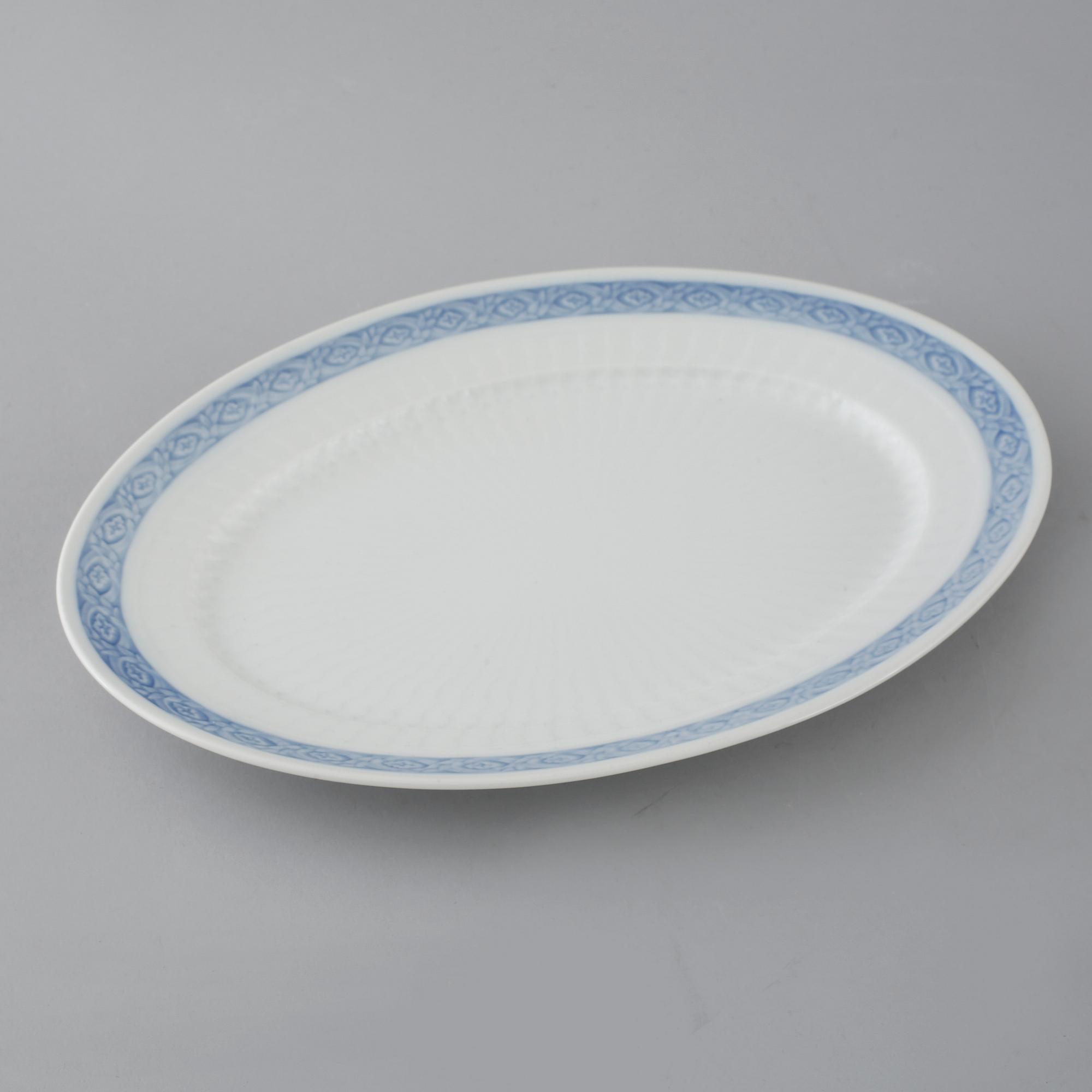 73 porcelian serving pieces, "Blå Vifte", Royal Copenhagen, from the second half of the 20th century.