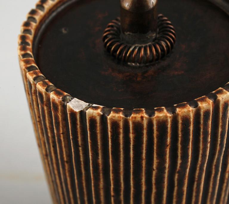 Six pieces of ceramic designed by Gunnar Nylund, Carl-Harry Stålhane and Arne Bang among others.