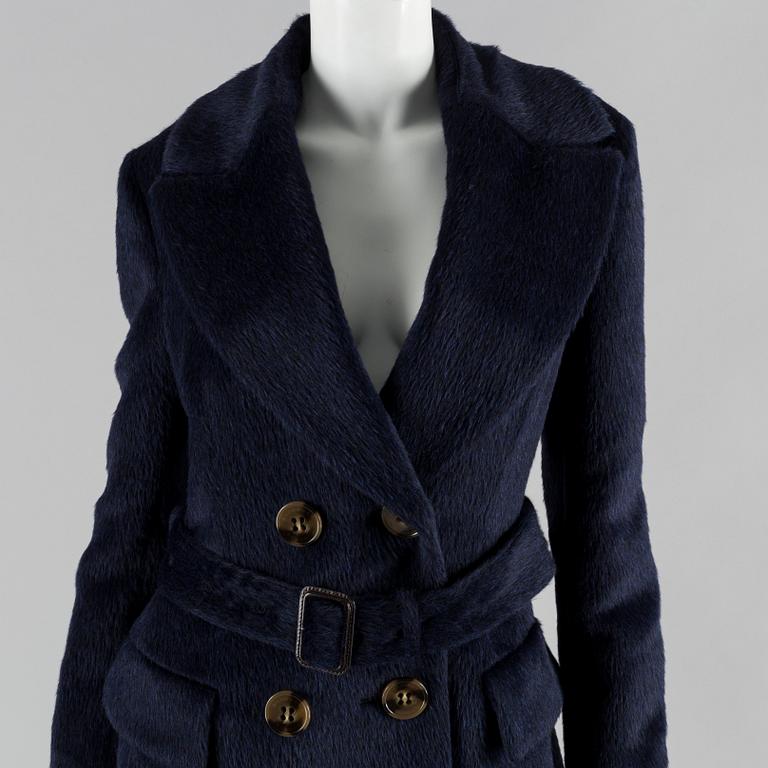 A Burberry womens brushed alpaca and wool-blend coat, size IT44.