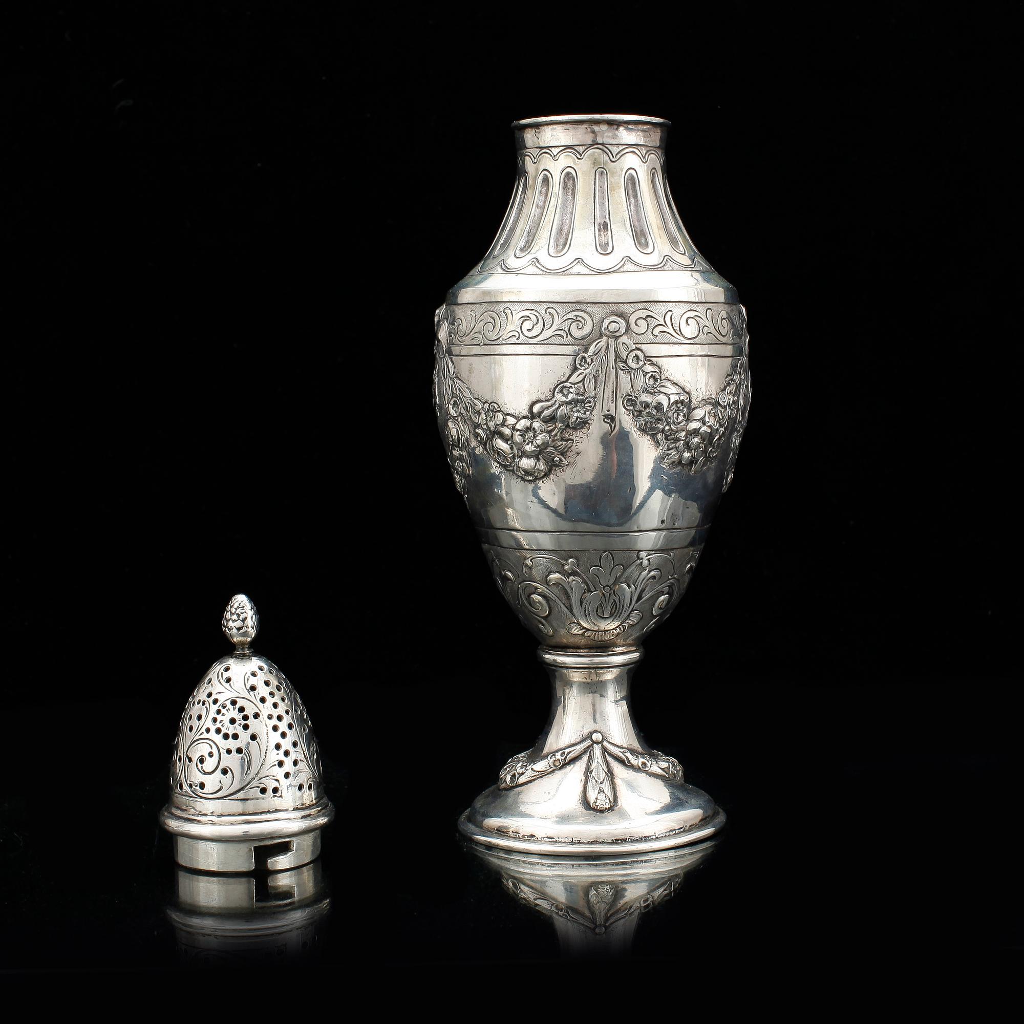 SOCKERRUSKA, silver, Louis XVI-stil, svenska importstämplar. 1900-tal. Vikt ca 239 gram.
