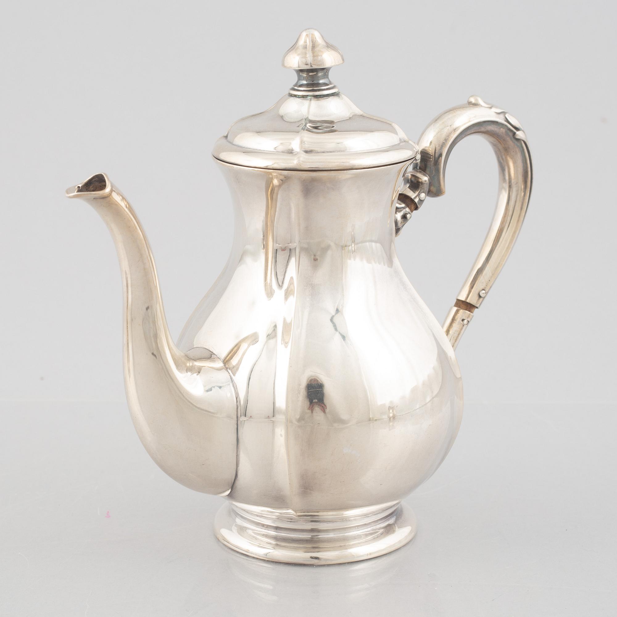 A Norwegian silver mocha pot, creamer and sugar bowl,  Norsk Filigfransfabrikk, Oslo, around 1920.