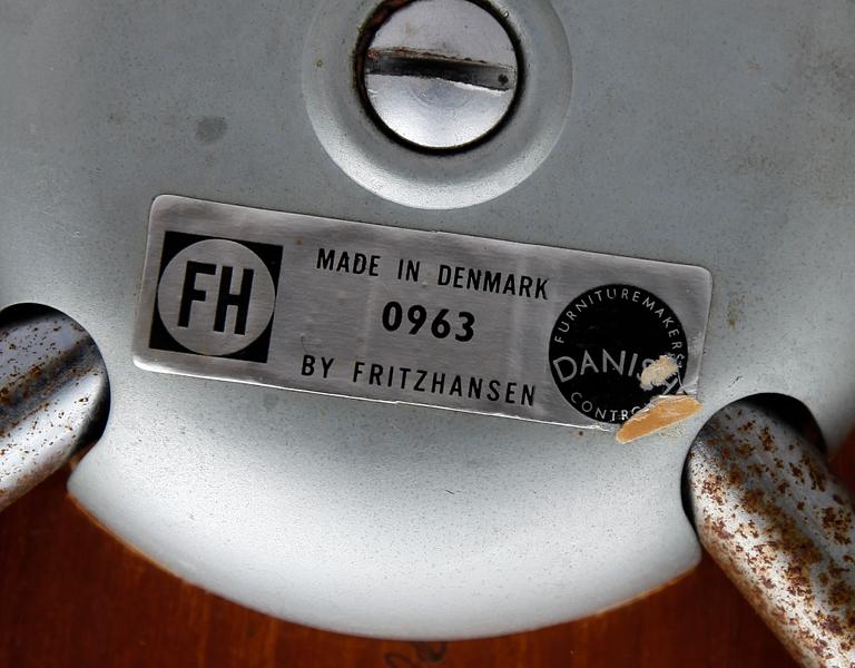 STOLAR, 4 st, modell 0963, "Hammarhaj", Arne Jacobsen för Fritz Hansen, 1900-talets mitt.