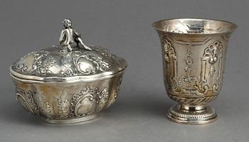 ASK samt POKAL, silver, bland annat England 1897. Vikt ca 880 g.