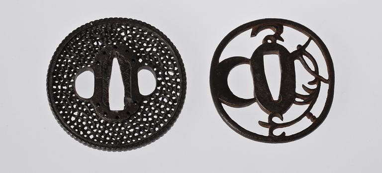 TSUBA, 2 st, järn, Japan 1800/1900-tal.