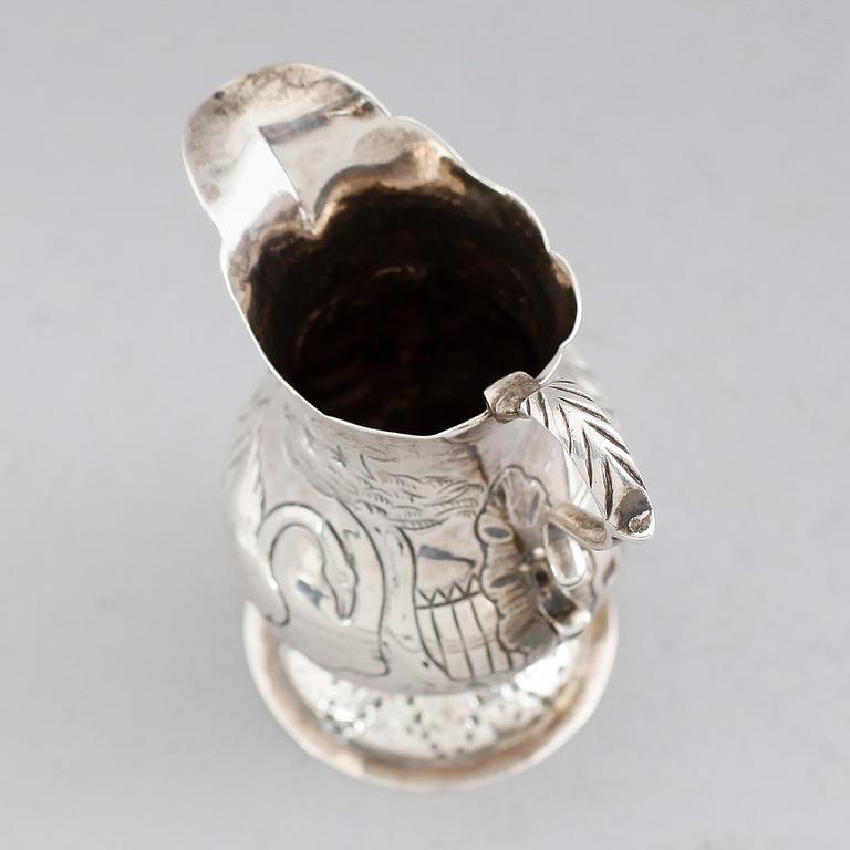 GRÄDDKANNA, silver, William Kersill, London 1764. Vikt ca 70 gram.