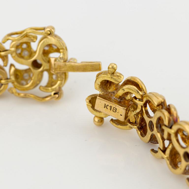 Bracelet, 18K gold with brilliant-cut diamonds.