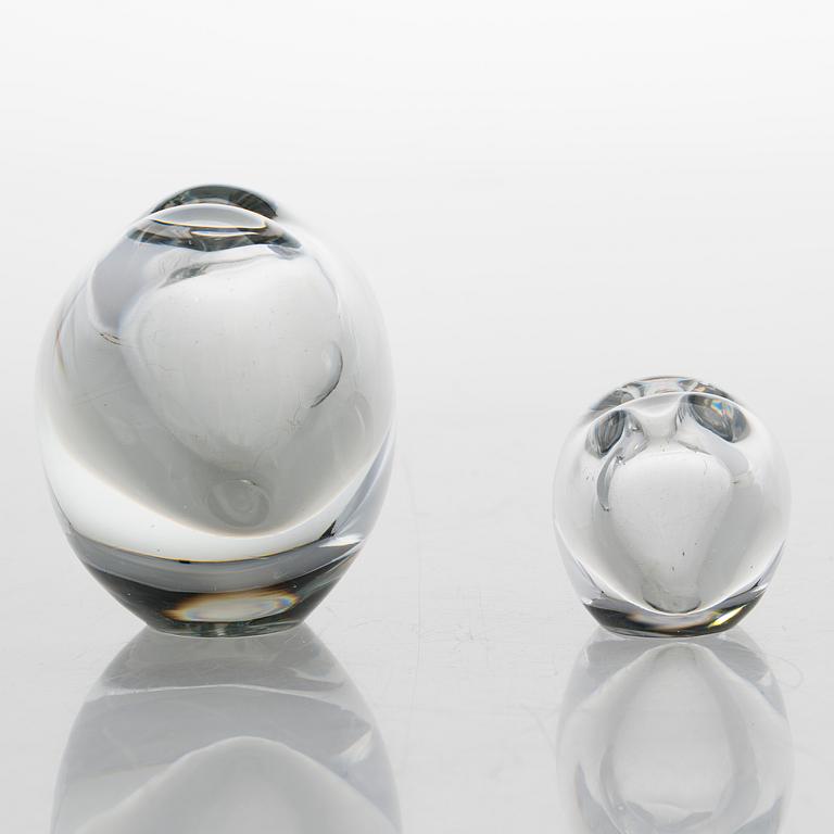 TIMO SARPANEVA, Two Glass Sculptures, "Sydän" (Heart), for Iittala, both signed.